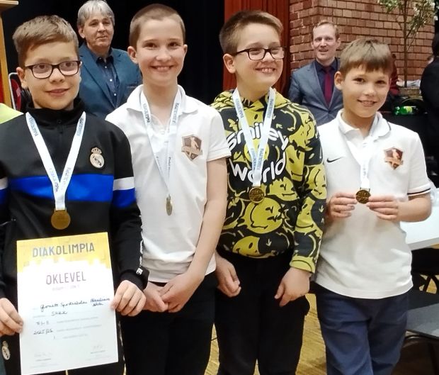 A Gloriett Sportiskola csapat�ban balr�l a 2. Hanti S�muel