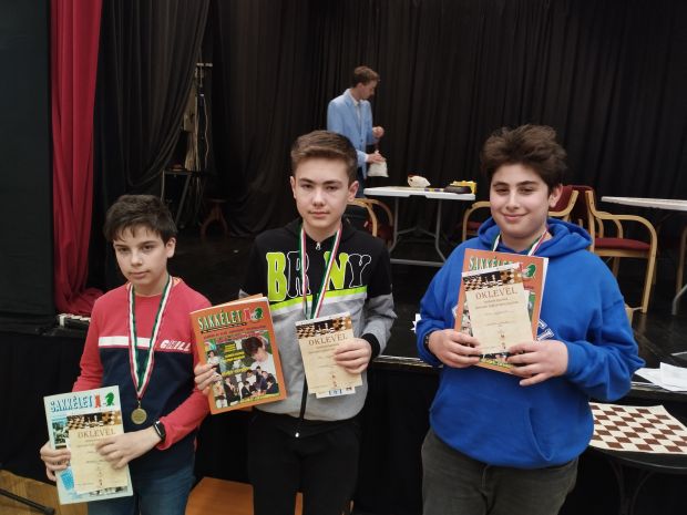 Balr�l Berkes Zolt�n, jobbr�l Kov�cs Korn�l