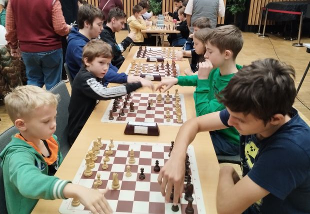 Balr�l: Sim�nyi Vilmos, Sallai D�vid, Cziczka Zolt�n, Horv�th Krist�f